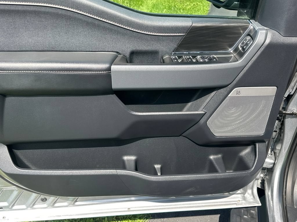 2024 Ford F-150 Lightning LARIAT