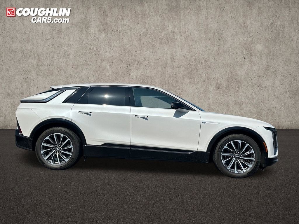 2024 Cadillac LYRIQ Sport 2